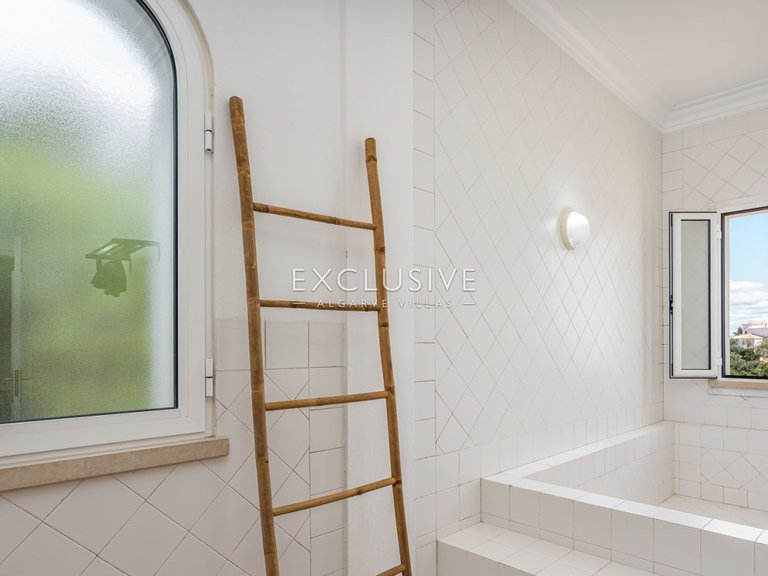 Villa for Sale in Carvoeiro, Algarve 17