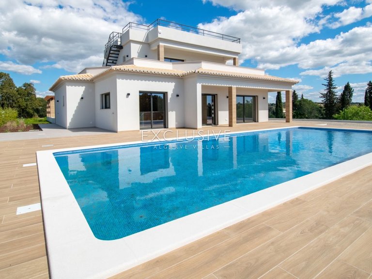 Villa for Sale in Carvoeiro, Algarve 1