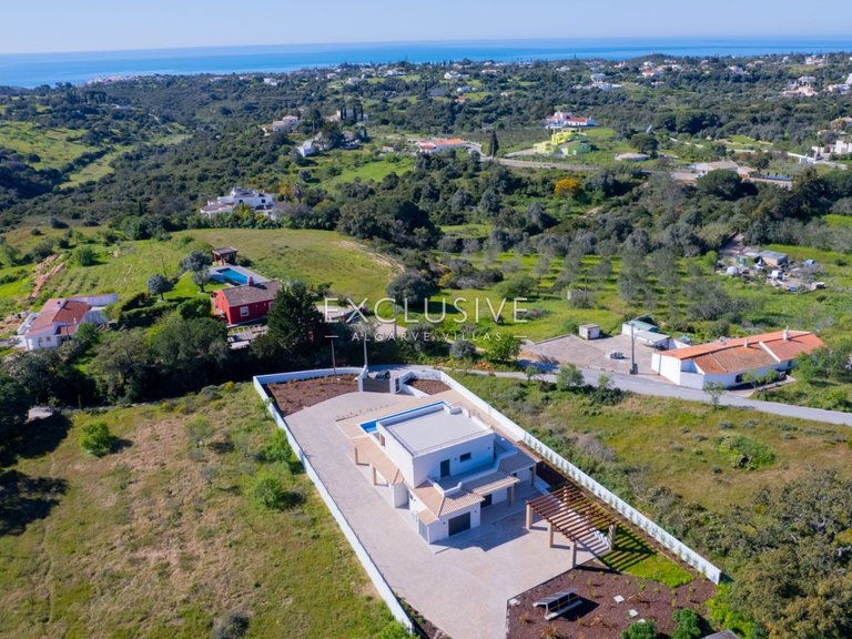 Villa for Sale in Carvoeiro, Algarve 2