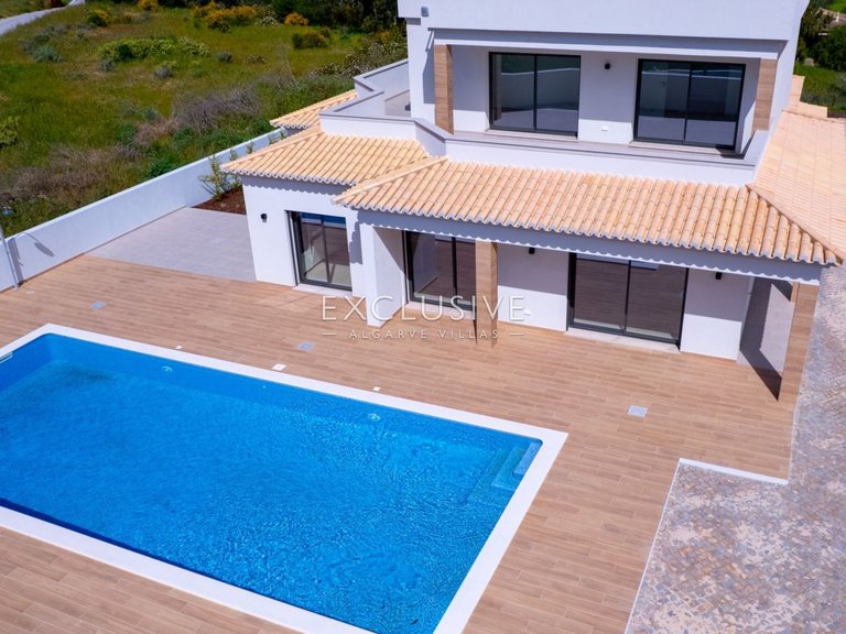 Villa for Sale in Carvoeiro, Algarve 20