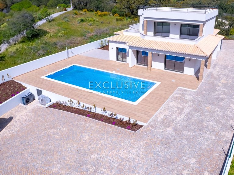 Villa for Sale in Carvoeiro, Algarve 4