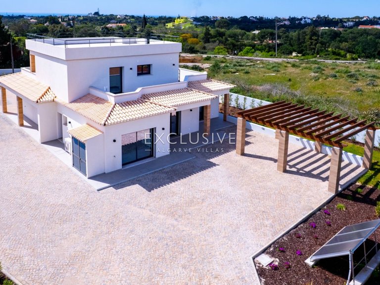 Villa for Sale in Carvoeiro, Algarve 5
