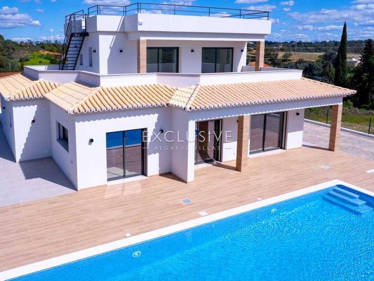 Villa for Sale in Carvoeiro, Algarve 17