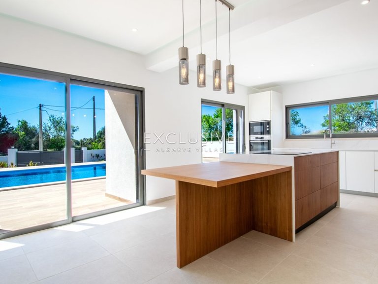 Villa for Sale in Carvoeiro, Algarve 6