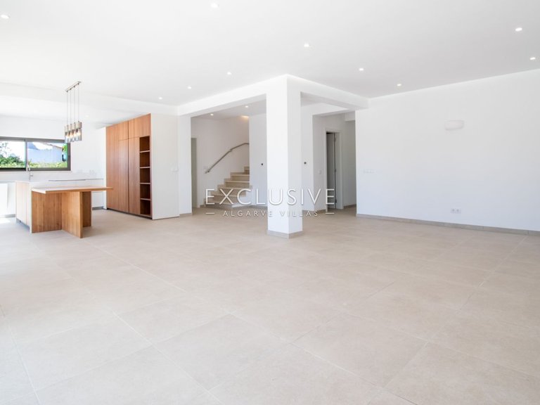 Villa for Sale in Carvoeiro, Algarve 9