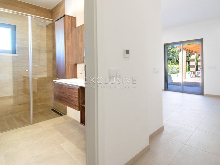 Villa for Sale in Carvoeiro, Algarve 8