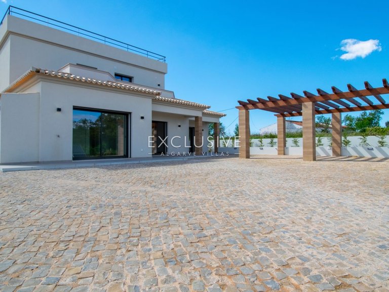 Villa for Sale in Carvoeiro, Algarve 19