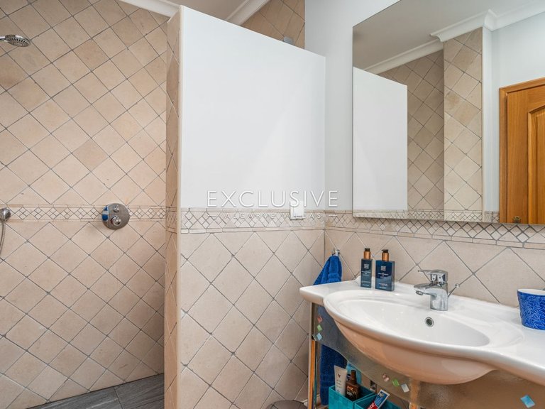 Villa for Sale in Carvoeiro, Algarve 15