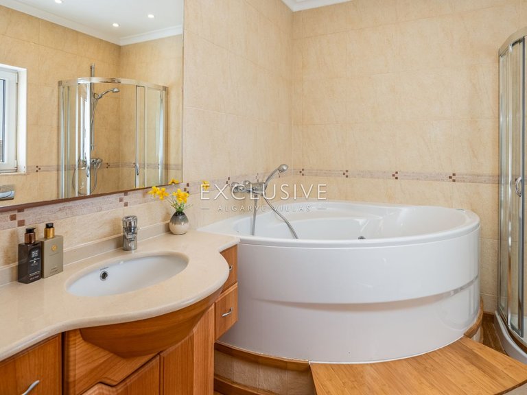 Villa for Sale in Carvoeiro, Algarve 22