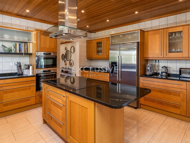 Villa for Sale in Carvoeiro, Algarve 13