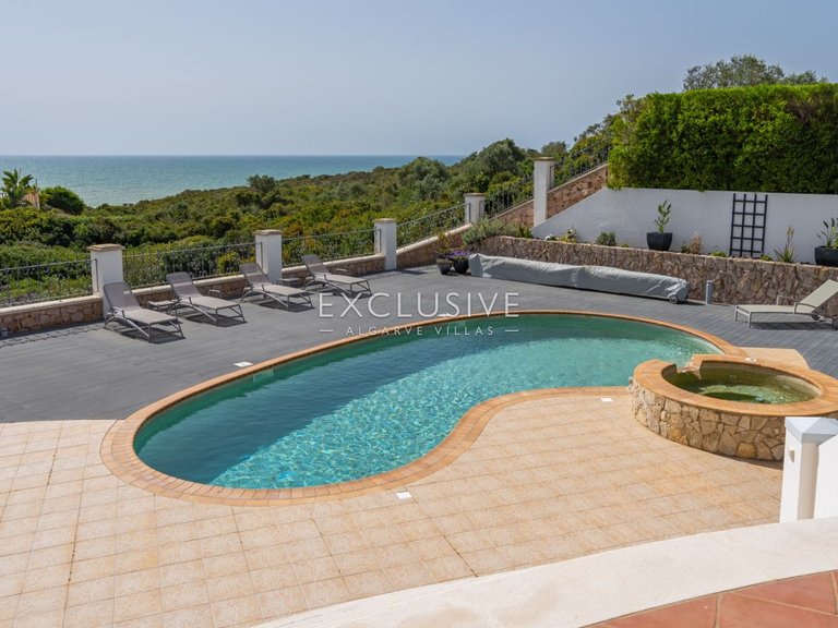 Villa for Sale in Carvoeiro, Algarve 11
