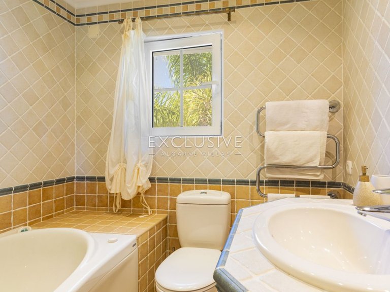 Villa for Sale in Carvoeiro, Algarve 18