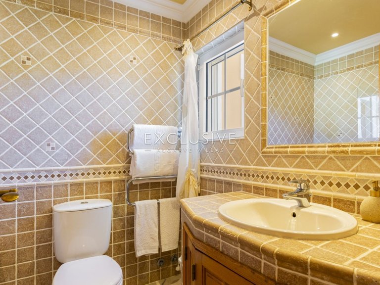 Villa for Sale in Carvoeiro, Algarve 15