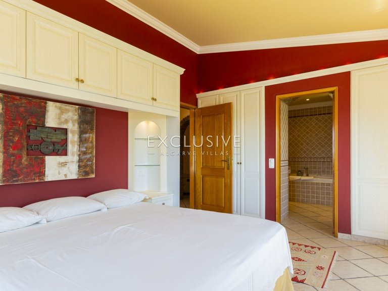 Villa for Sale in Carvoeiro, Algarve 14