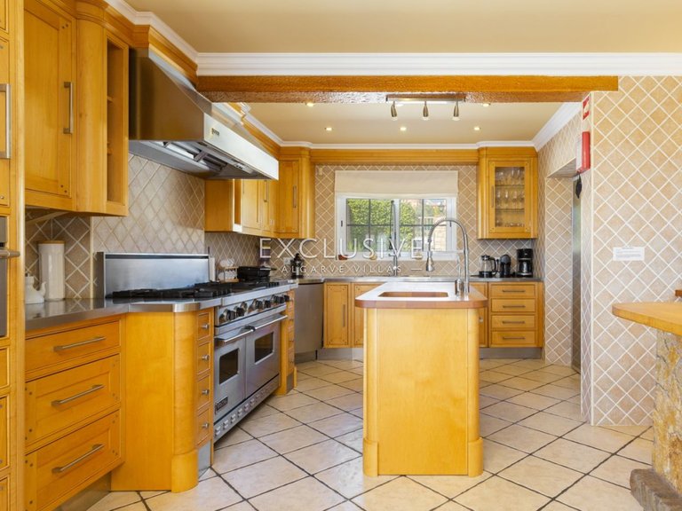 Villa for Sale in Carvoeiro, Algarve 7