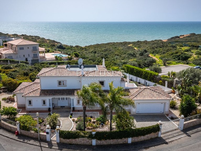 Villa for Sale in Carvoeiro, Algarve 43