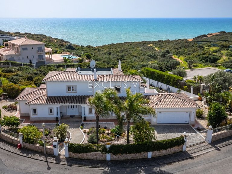 Villa for Sale in Carvoeiro, Algarve 1
