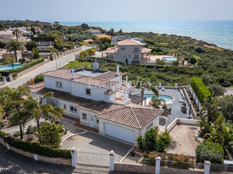 Villa for Sale in Carvoeiro, Algarve 2