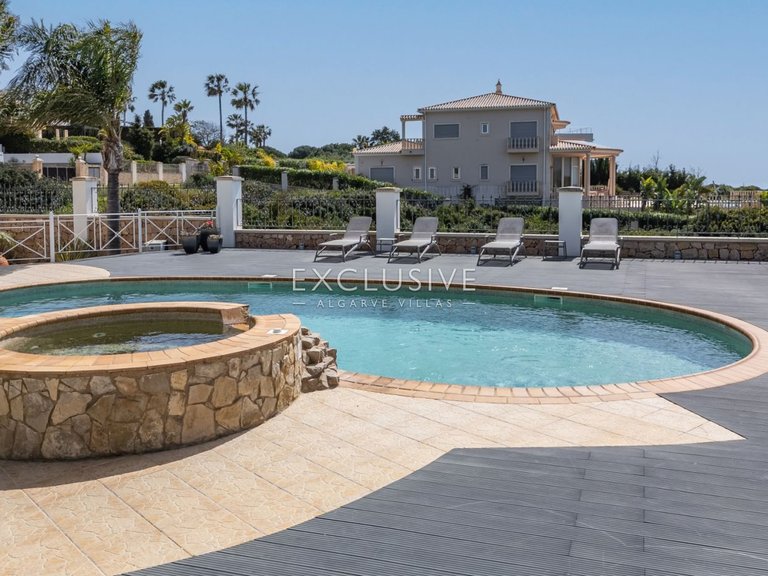 Villa for Sale in Carvoeiro, Algarve 10