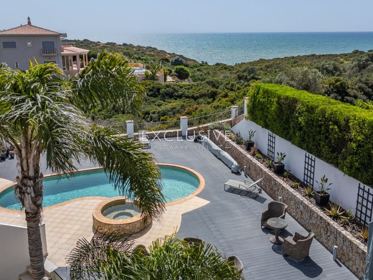 Villa for Sale in Carvoeiro, Algarve 19