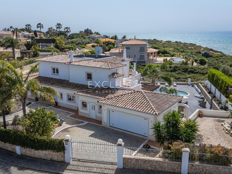 Villa for Sale in Carvoeiro, Algarve 28