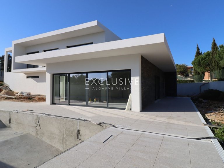 Villa for Sale in Carvoeiro, Algarve 14