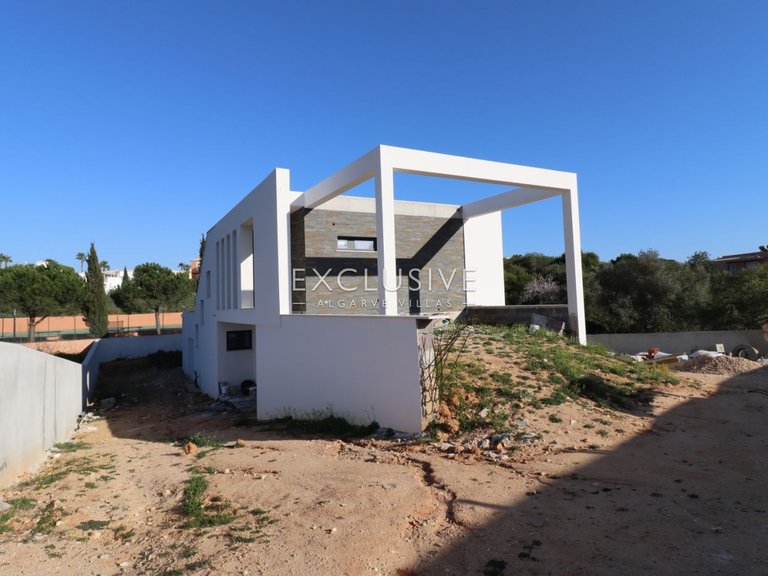 Villa for Sale in Carvoeiro, Algarve 12