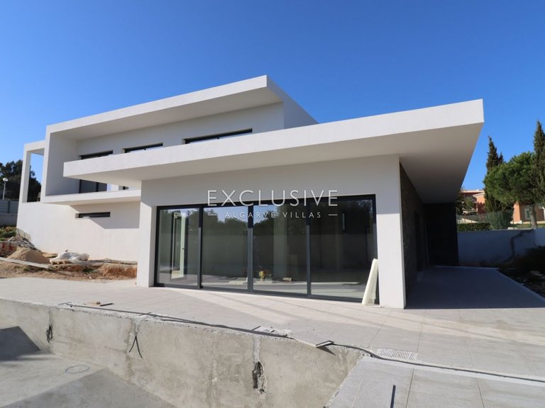 Villa for Sale in Carvoeiro, Algarve 10