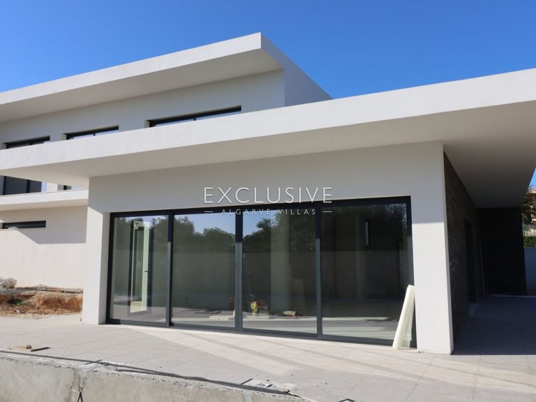 Villa for Sale in Carvoeiro, Algarve 9