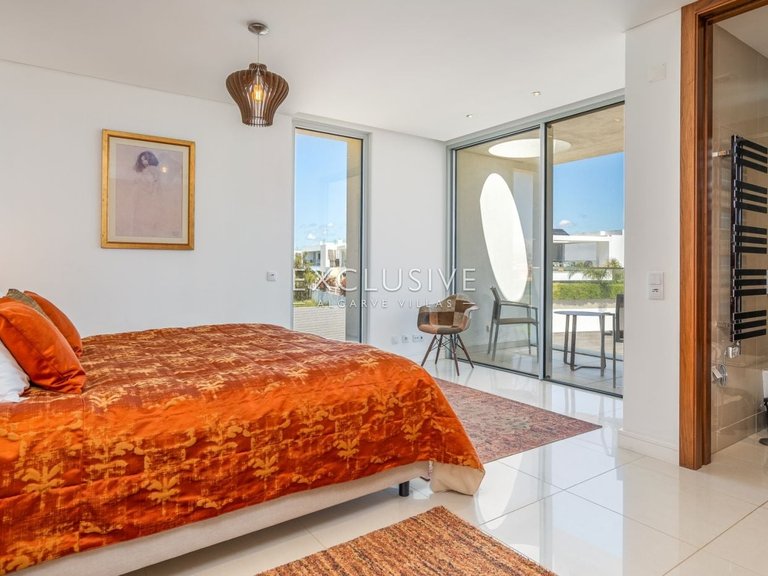 Villa for Sale in Lagos, Algarve 10