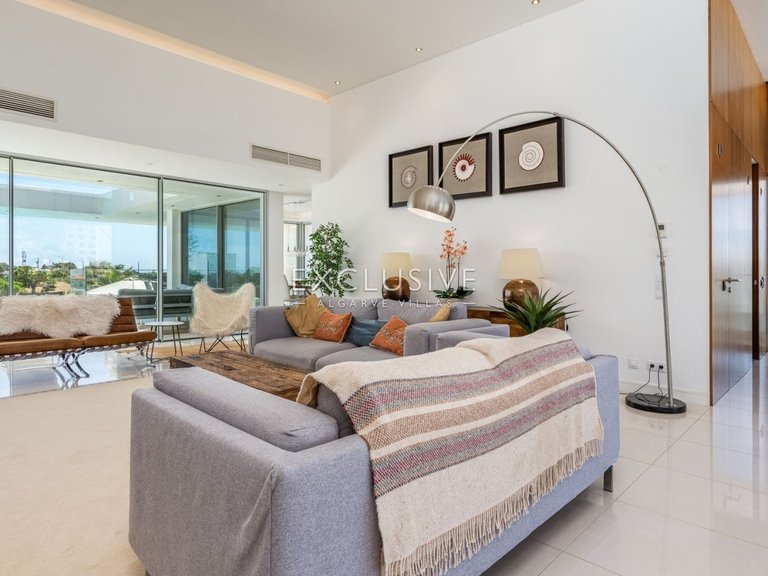 Villa for Sale in Lagos, Algarve 6