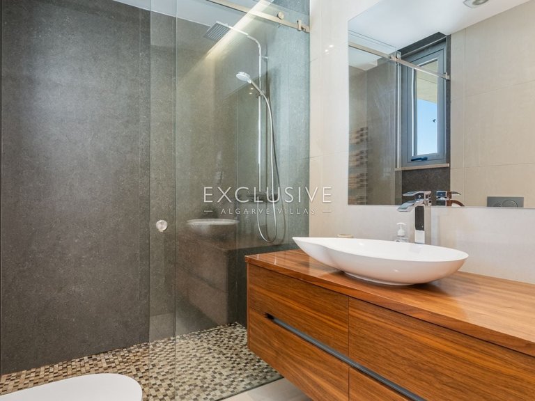 Villa for Sale in Lagos, Algarve 9