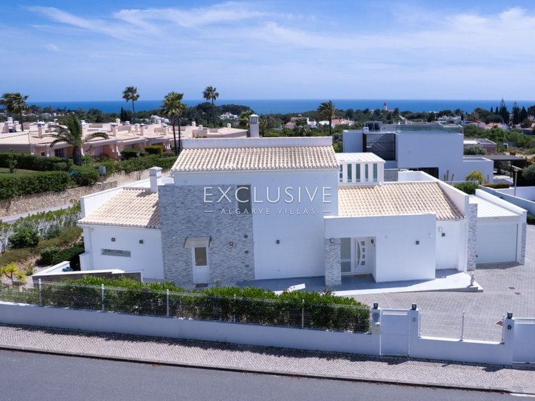 Villa for Sale in Carvoeiro, Algarve 3