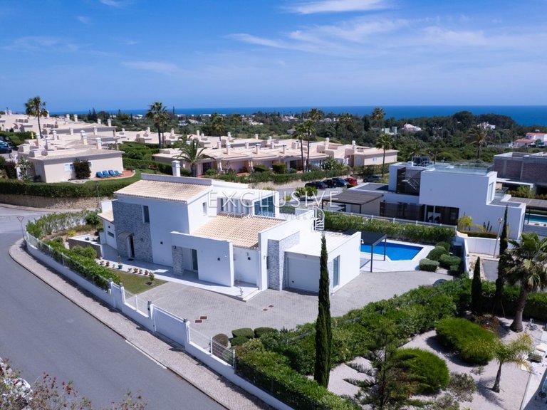Villa for Sale in Carvoeiro, Algarve 5