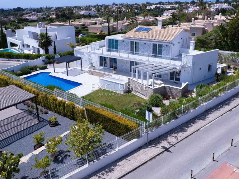Villa for Sale in Carvoeiro, Algarve 4