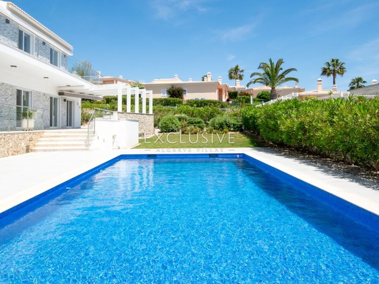 Villa for Sale in Carvoeiro, Algarve 6