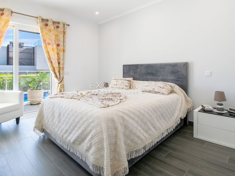Villa for Sale in Carvoeiro, Algarve 16