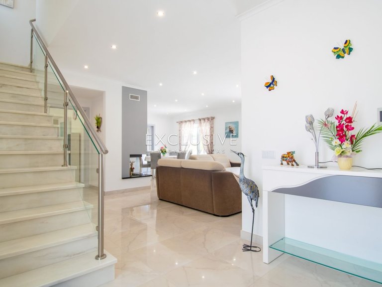 Villa for Sale in Carvoeiro, Algarve 7