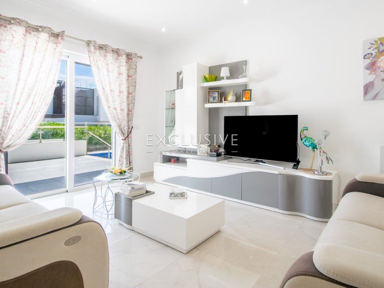Villa for Sale in Carvoeiro, Algarve 9