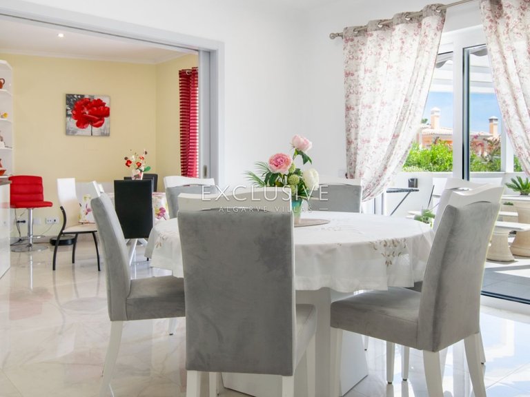 Villa for Sale in Carvoeiro, Algarve 10