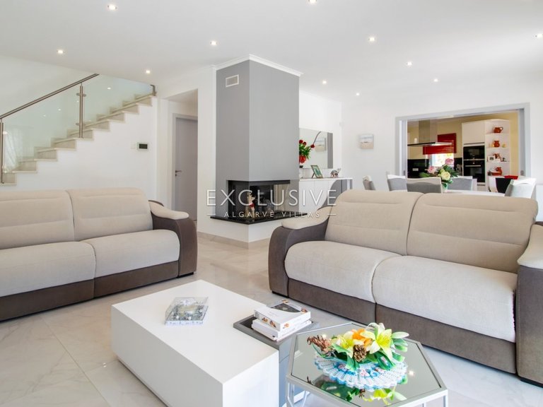 Villa for Sale in Carvoeiro, Algarve 8