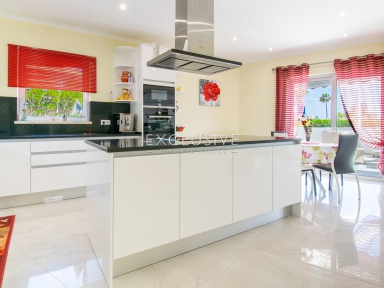 Villa for Sale in Carvoeiro, Algarve 13
