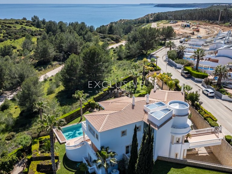 Villa for Sale in Praia Da Luz, Algarve 42
