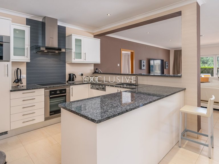 Villa for Sale in Praia Da Luz, Algarve 27