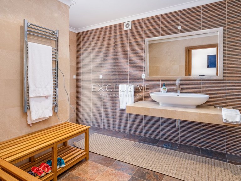 Villa for Sale in Praia Da Luz, Algarve 32