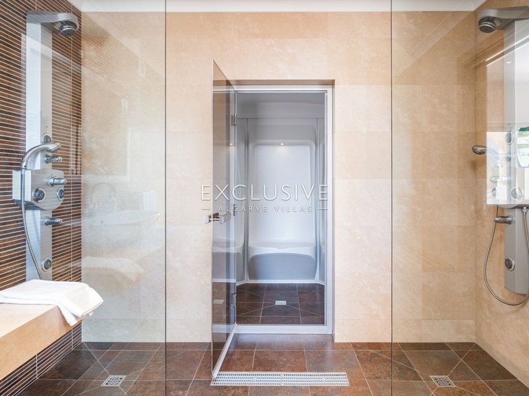 Villa for Sale in Praia Da Luz, Algarve 33
