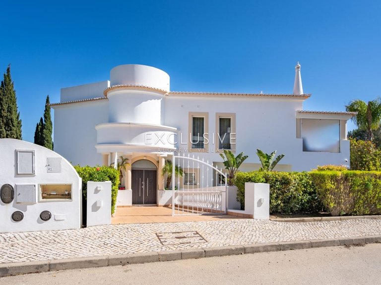 Villa for Sale in Praia Da Luz, Algarve 3