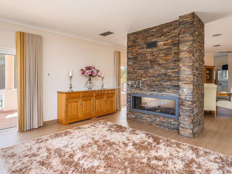 Villa for Sale in Praia Da Luz, Algarve 6