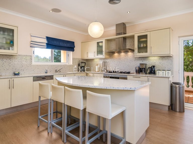 Villa for Sale in Praia Da Luz, Algarve 8