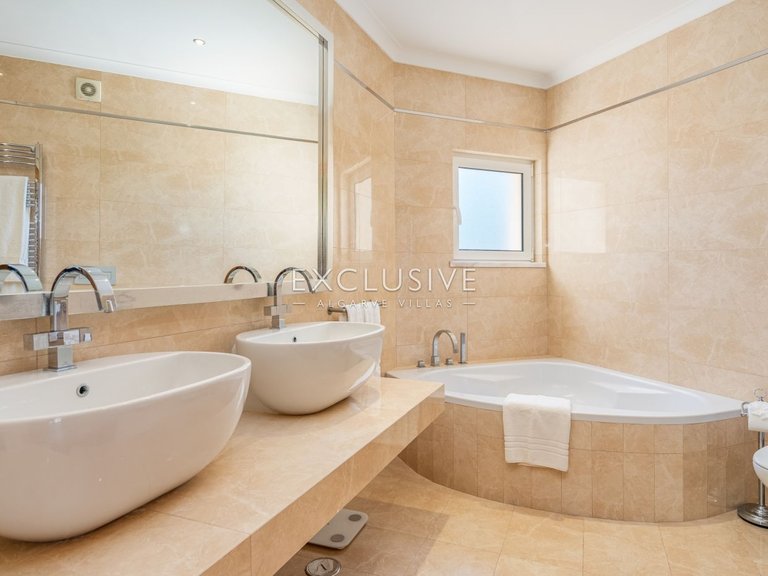 Villa for Sale in Praia Da Luz, Algarve 12